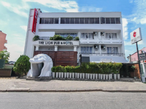OYO 233 The Lion Pub & Hotel