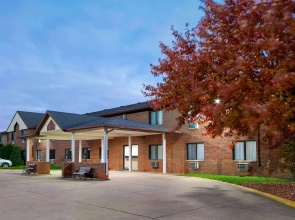 Howard Johnson by Wyndham Waterloo/Cedar Falls