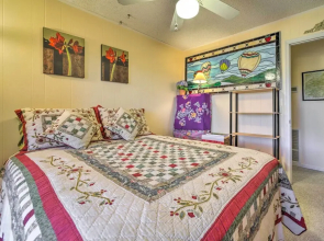 Cozy Franklin Getaway w/ Deck, Mountain Views