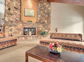 Dd402e Buffalo Village Studio 1 Bedroom Condo by RedAwning