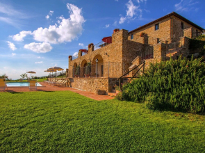 Lovely Villa in Tuoro sul Trasimeno with Pool