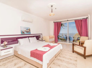 Villa Fuchsia 4-bedroom Retreat With Private Pool and Breathtaking View
