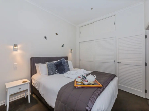 Princes Wharf 1BR Home Away From Home