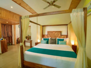 Mistletoe Homestay & Cafe