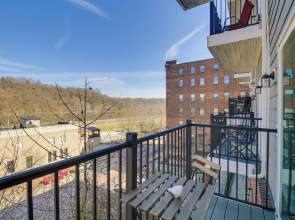 Walkable Lynchburg Condo w/ Private Balcony