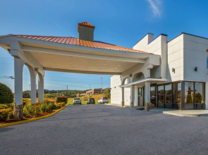 Econo Lodge White Pine Morristown I-81 & I-40 Split