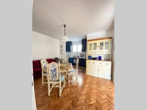 Lovely and peaceful vintage apartment near beach