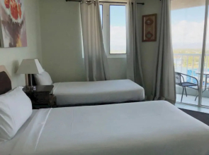 Comfortable 2 Bedroom Apartment With River Views