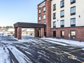 Cobblestone Hotel & Suites - Rhinelander