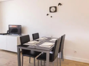 LovelyStay - Light & Comfy Flat