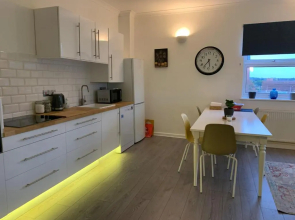Stylish and Spacious Wokingham 3 Bedroom Townhouse