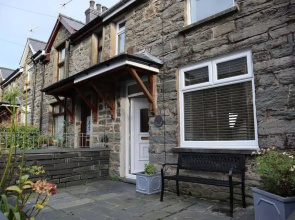 Park Square Retreat in Blaenau