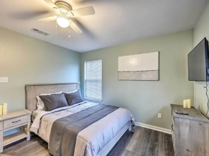 Tranquil Retreat w/ Dock on Lake Hamilton!