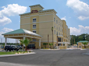 Hampton Inn & Suites Lake City Hotel