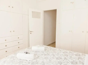 Cozy apt with Lycabettus View