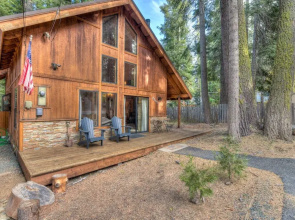 Relax at Rustic Tahoe Charm Minutes to Lake