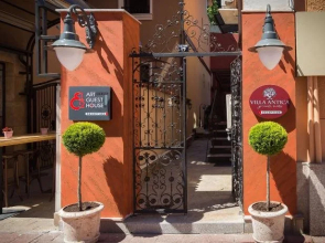 8 12 Art Guest House