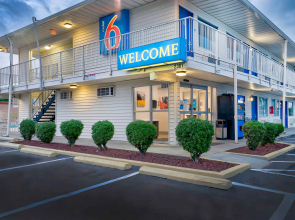 Motel 6 Lumberton, NC