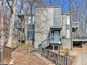 < 1 Mi to Margaritaville Resort: Osage Beach Home!