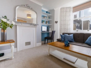 Host Stay Regency Square Apartment