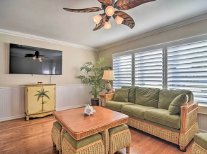 4 Mi to Beach: Gem w/ Pool & Lanai in Seminole!