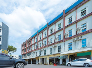 OYO 90598 Living House Co