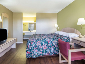 Super 8 by Wyndham Monticello