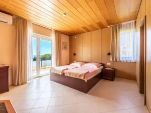 Apartments Villa Maelise