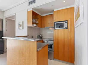 Stunning Central Viaduct Apartment With Balcony!