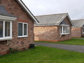 Cottage - Sleeps 4 - Pets Ok - Parking - Garden