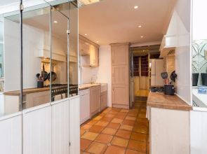 2 Bedroom Garden Apartment near Wimbledon
