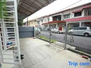 RetroHOUSE CoCo Near JONKER & AFAMOSA by Myplace