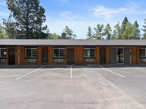 Lake Village Lodge