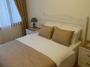 Old Town Deluxe Flats