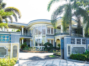 RedDoorz Premium @ Sea Residence Manado