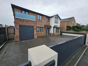 Modern, Large Open Plan 4 bed Property in Abergele