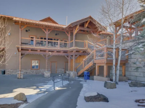 Centrally Located Angel Fire Condo ~ 1/2 Mi Resort