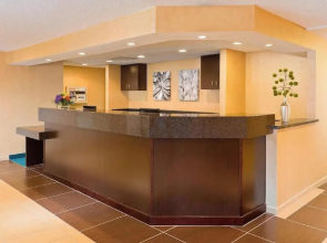 MainStay Suites Appleton Airport - Fox River Mall Area