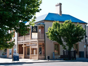 Cobb & Co Court Boutique Hotel