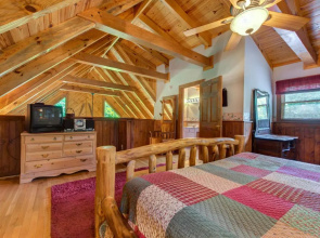 Buckhorn, 2 Bedrooms, Sleeps 6, WiFi, Jetted Tub, Fireplace, Hot Tub
