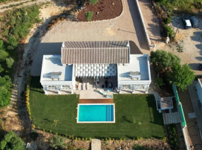 Semi-detached Villa With Pool In Rural Setting