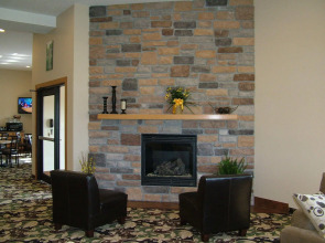 Cobblestone Inn and Suites - Lake View