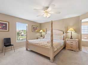 6 Bedroom Premium Home With Pool, Spa and Games Room #800