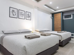 P1 Silom Pan large room full kitchen WIFI 4-6pax