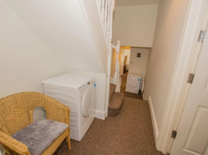 Riverside City Centre House with Hot tub and pool table - great for groups!