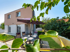 Tome - Comfortable & Modern - H