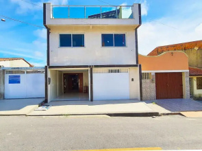 CASA TRíPLEX AO LADO DA PRAIA DO IGUAPE