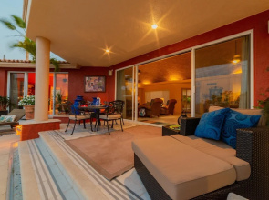 4BR 4BA 1 Mile from Beach&Downtown, Villa Ladrillo