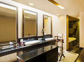 Impiana Beachfront Resort Patong, Phuket