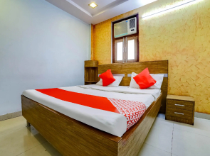 OYO 68163 Hotel Chandrika Inn